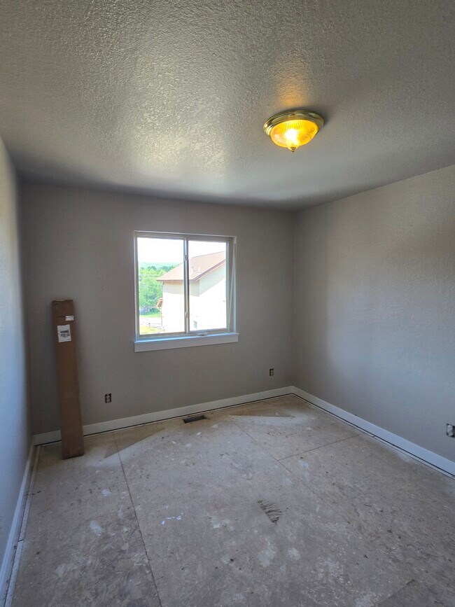 Building Photo - 1642 Columbine Village Dr