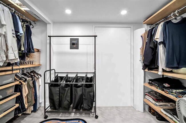 Building Photo - 780 NE 69th St