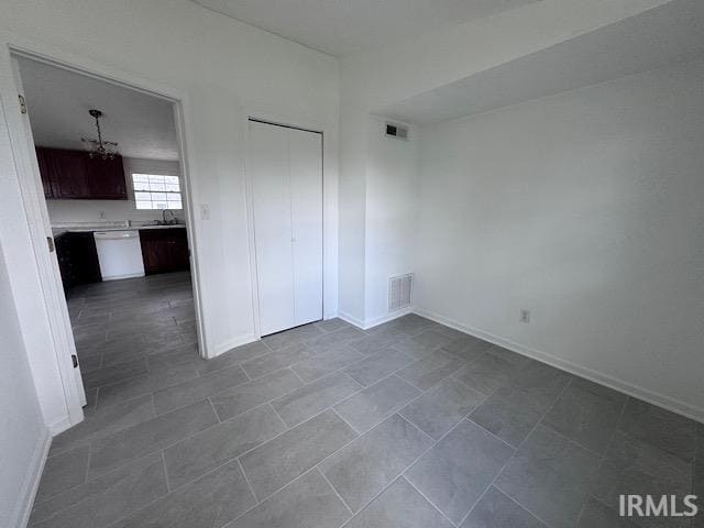 Building Photo - 3001 N Westwood Rd