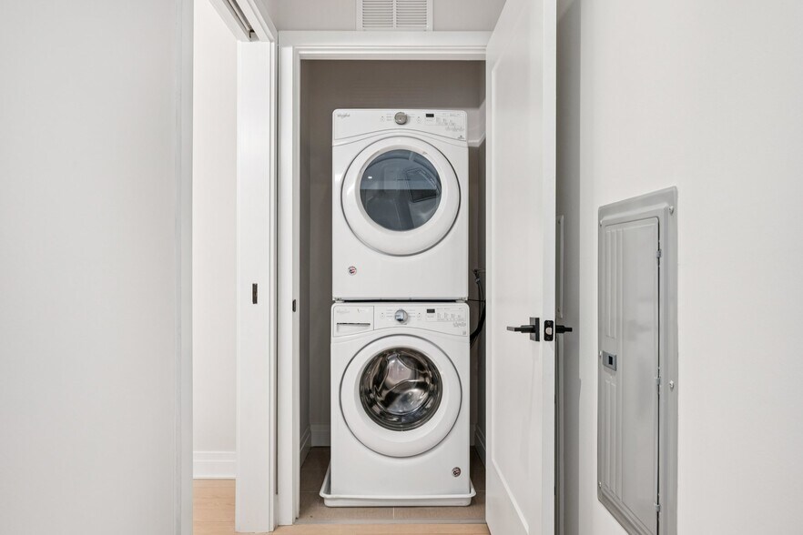 Building Photo - 900 11th St SE