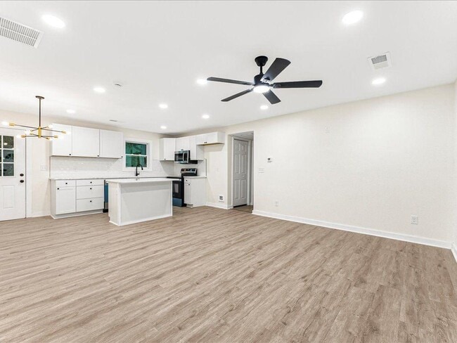 Building Photo - 5794 Pinecrest Rd SW