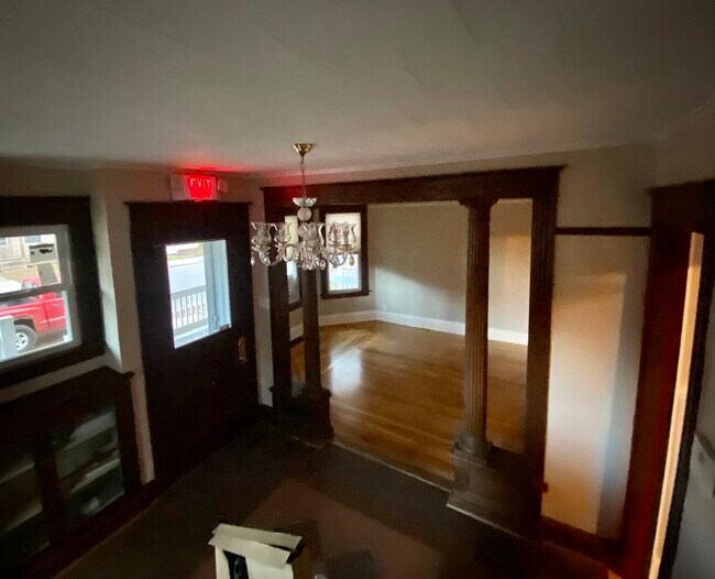 Spacious entryway - 209 N Brandywine Ave