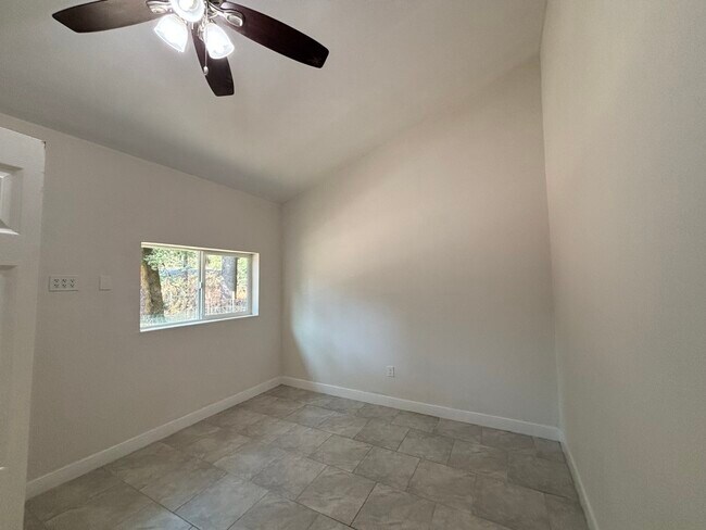 Building Photo - 3303 N Shingle Rd