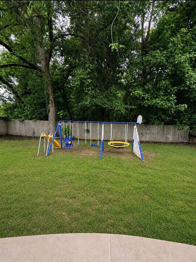 Building Photo - 705 Evanwood Dr