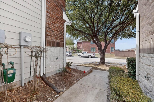 Building Photo - Modern Plano Townhome in Frisco ISD Available for Rent