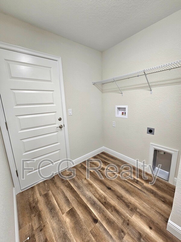 Building Photo - 661 E Vercelli Ln