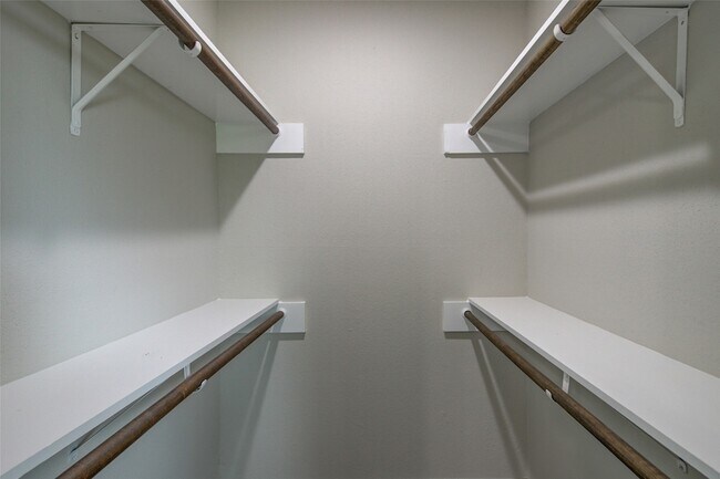 Building Photo - 3300 Pebblebrook Dr