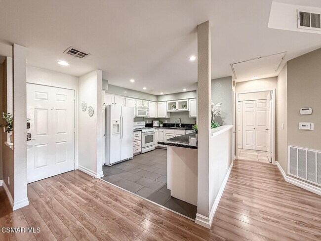 Building Photo - 5420 Sylmar Ave