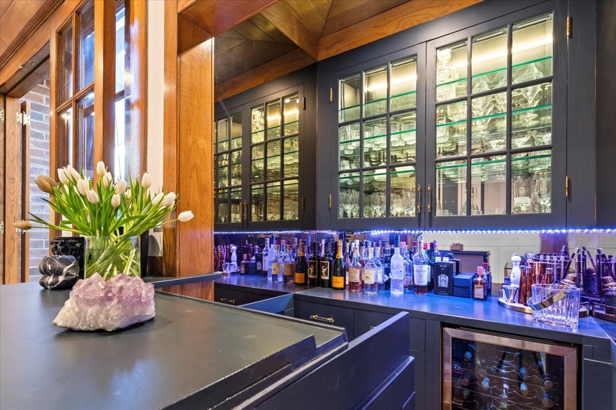 Building Photo - 9311 Burton Way