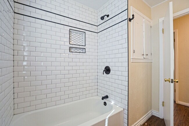 Building Photo - 4425 NW 31st St