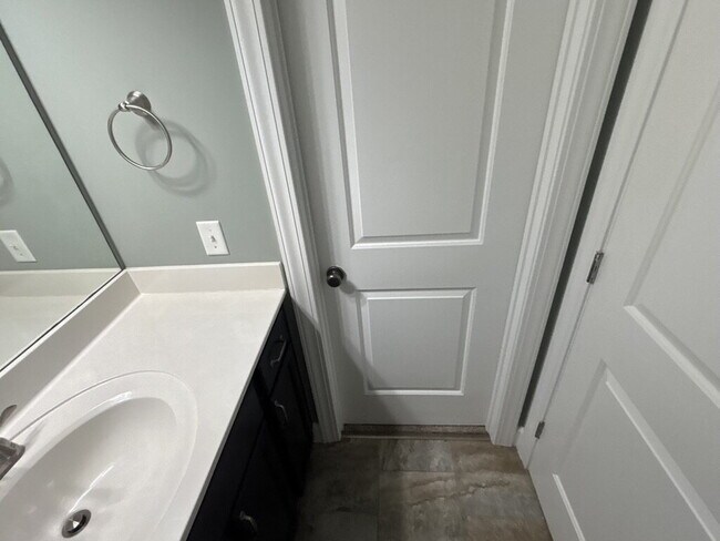 Building Photo - Spacious 3-Bed 2.5 Bath Townhome for Rent in Algood