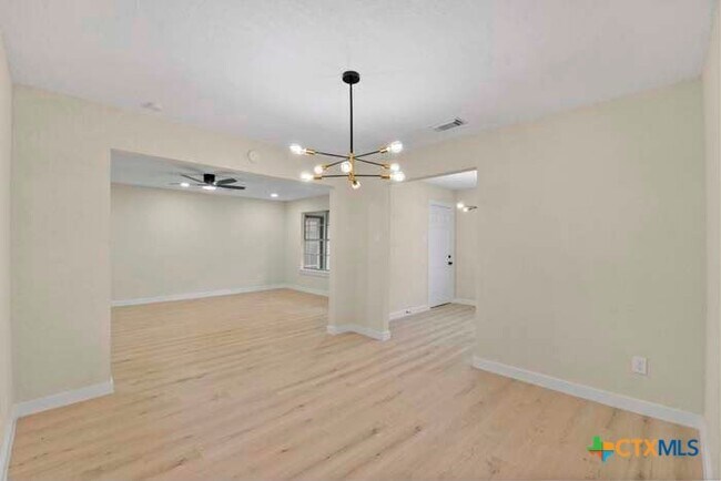 Building Photo - 2326 Aprilmont Dr