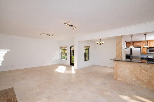 Building Photo - 1524 SE 12th St