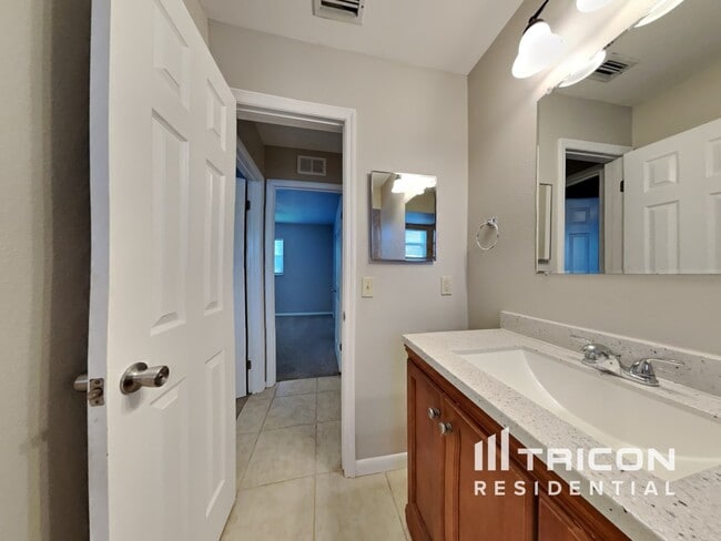 Building Photo - 10951 110th Ave N