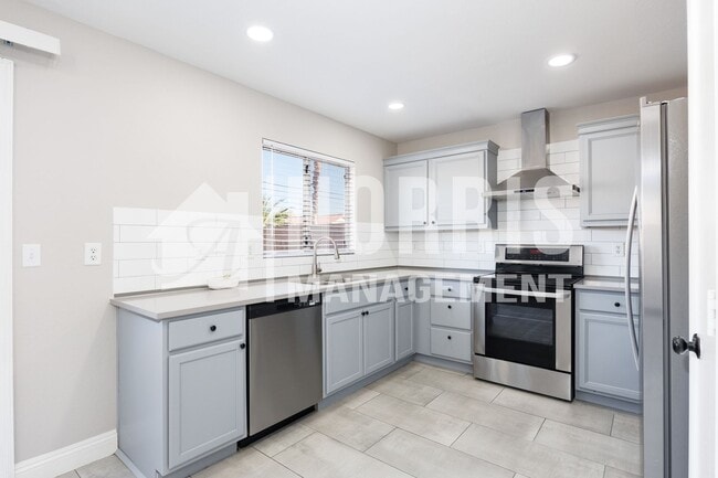 Building Photo - Beautiful Updated Home with ALL Appliances