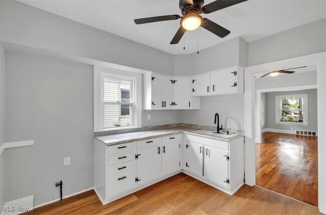 Building Photo - 3363 E 102nd St