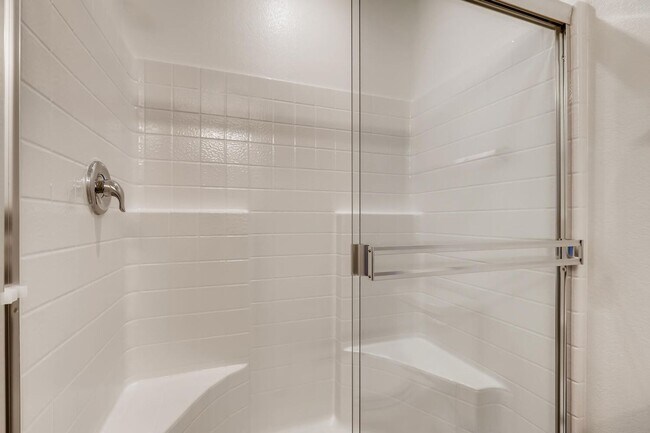 Building Photo - 2020-Built 3 Bedroom Beauty in the Heart of Henderson!
