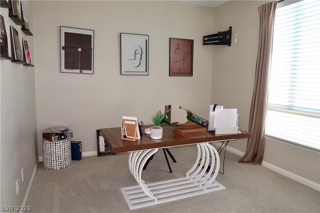 Building Photo - 572 Pear Lake St