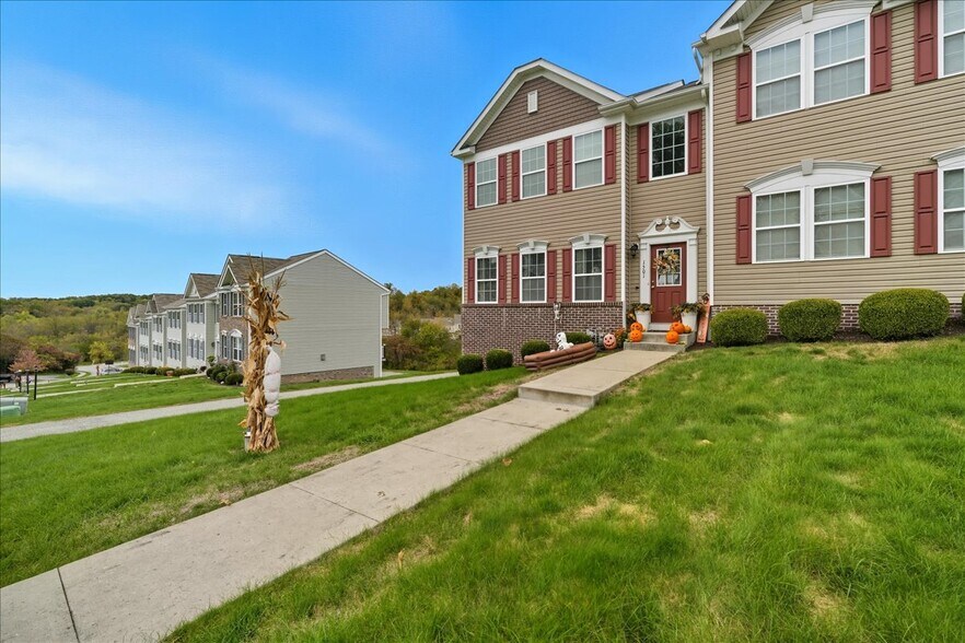 Building Photo - 1501 Canterbury Dr