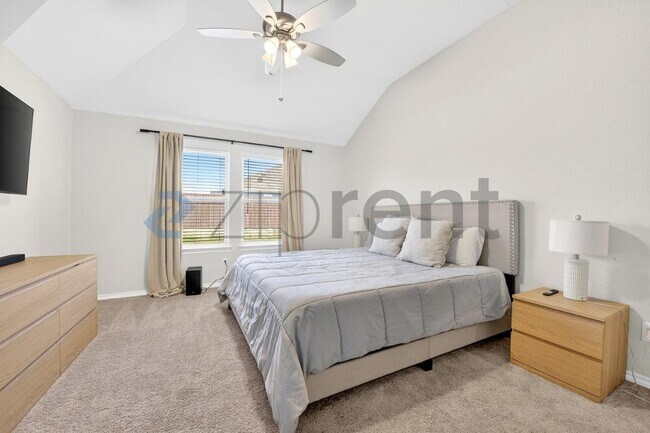 Building Photo - 2650 Streamside Dr