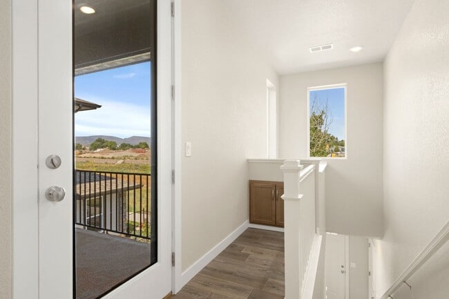 Building Photo - 938 Schlagel St