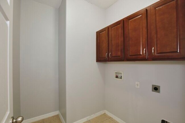 Building Photo - Stylish, Updated 3/2 Home in One of Millennia Park’s Gated Communities! Available Now!