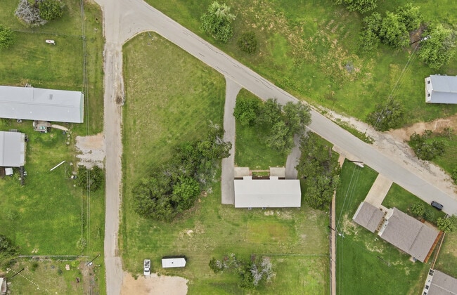 Building Photo - 102 Rose Dr