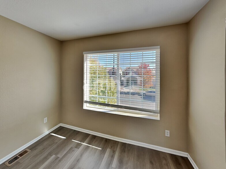 Building Photo - 5567 N Gibraltar St