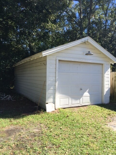 Building Photo - Midtown 2/1 Garage
