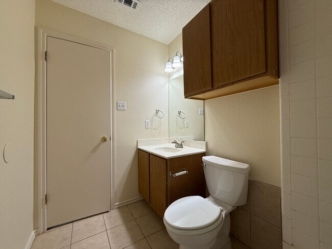 Building Photo - Schreiber Properties1 (2304 Granberry Dr)