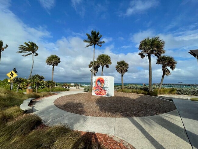 Building Photo - 415 S C St