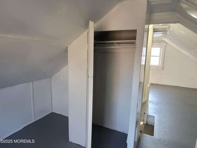 Building Photo - 19 Oak Terrace