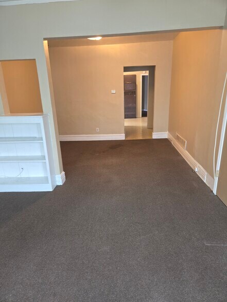 Building Photo - 150 Forest Ave