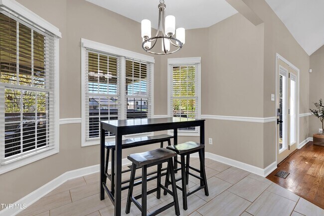Building Photo - 109 Emerald Chase Cir