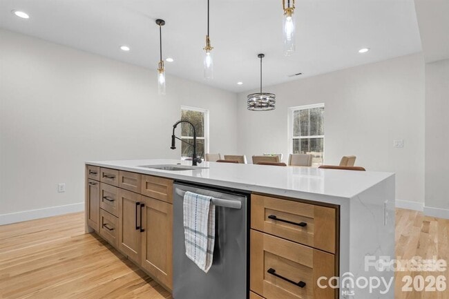 Building Photo - 548 Car Farm Rd