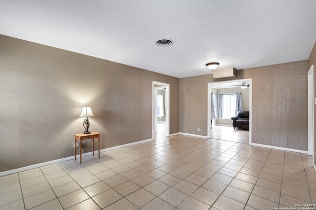 Building Photo - 358 Saratoga Dr