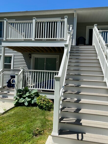 Stairs to balcony - 105 Carriage Path S