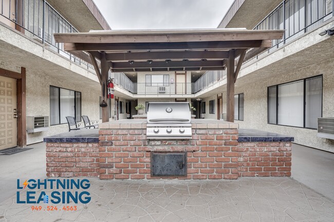 Building Photo - 5121-5125 Klump Ave