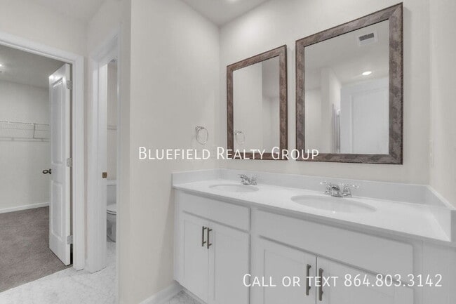 Building Photo - 380 Fenwick Dr