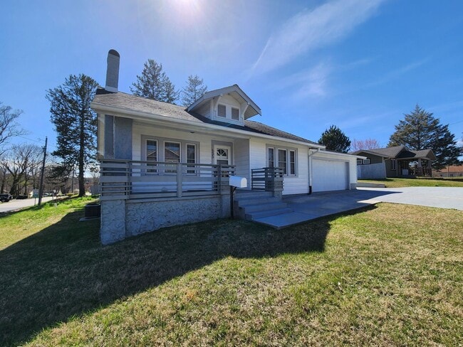 Building Photo - Oakley Rental with Most Utilities Included!