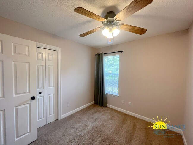 Building Photo - Charming 4 Bedroom Home in Mary Esther!