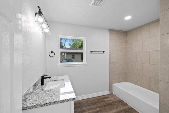 Building Photo - 524 Dunnam Ave