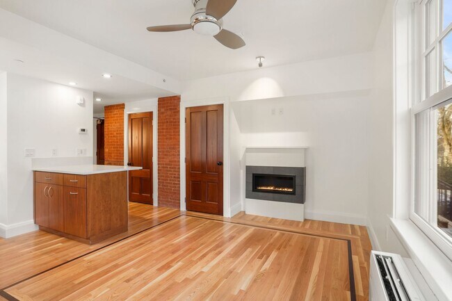 Primary Photo - 165 Winthrop Rd