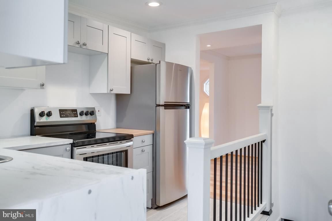 Building Photo - 822 Warburton Ln