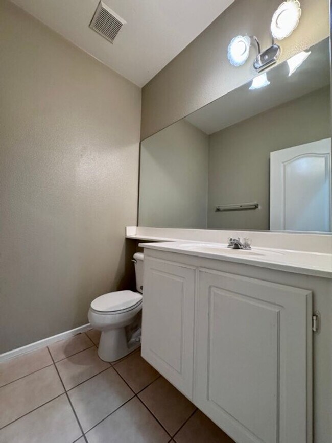 Building Photo - Beautiful Two Story 5 bedroom Home in the ...