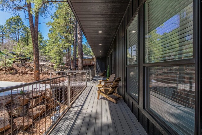 Building Photo - 1280 W Shullenbarger Dr