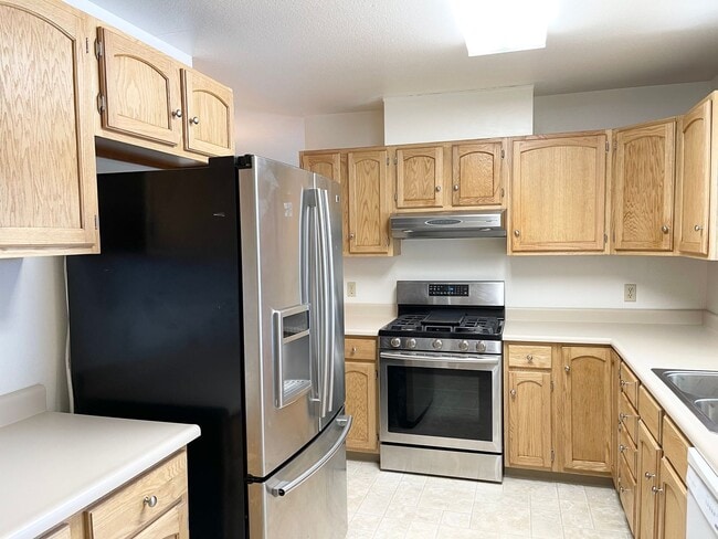 Primary Photo - Centrally Located 3 Bedroom Duplex in Wind...