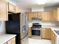 Building Photo - Centrally Located 3 Bedroom Duplex in Wind...