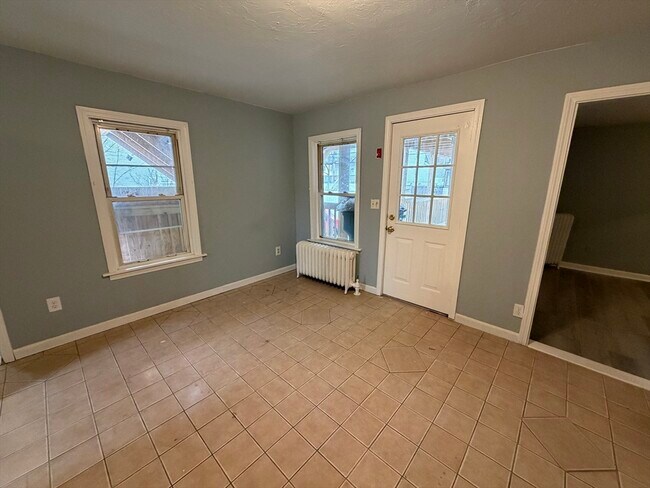 Building Photo - 105 Clarendon St