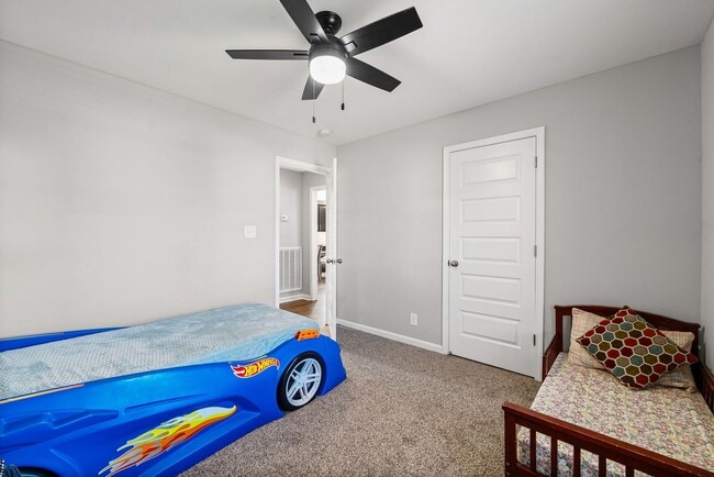 Building Photo - 3 Bedroom 2 Full Bath Home For Rent near Post!